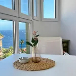 Cozy With Seaview アパート